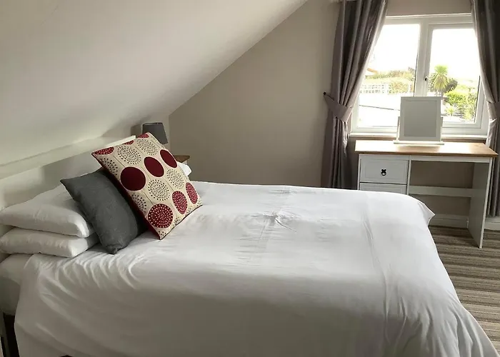 New Overlander Inn