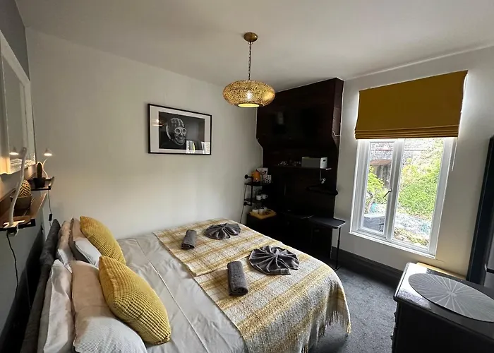 Green Corner Villa - Cosy Luxury In Central Torquay With Free Parking & Ev