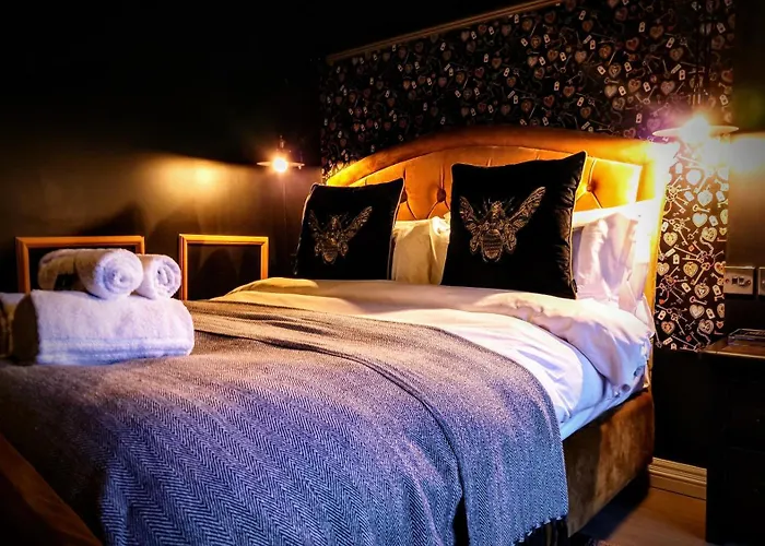 The Mad Hatter'S Guestrooms