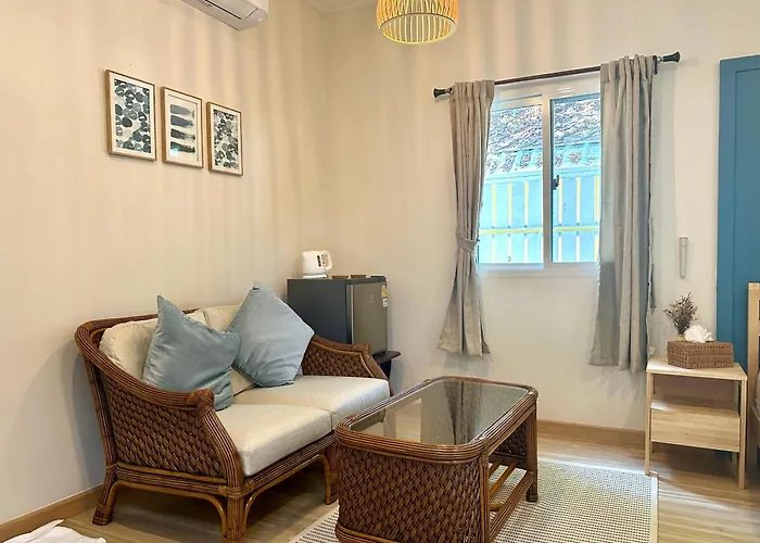 Warm White Hua Hin House Hotel