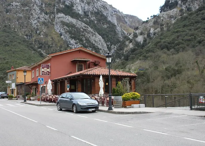 Hostal Monte Rio Trescares