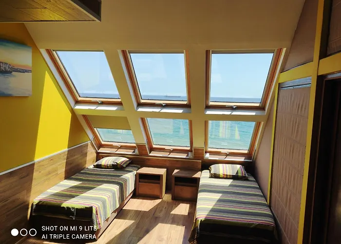 Hemingway Rooms In Happy Beach Warna