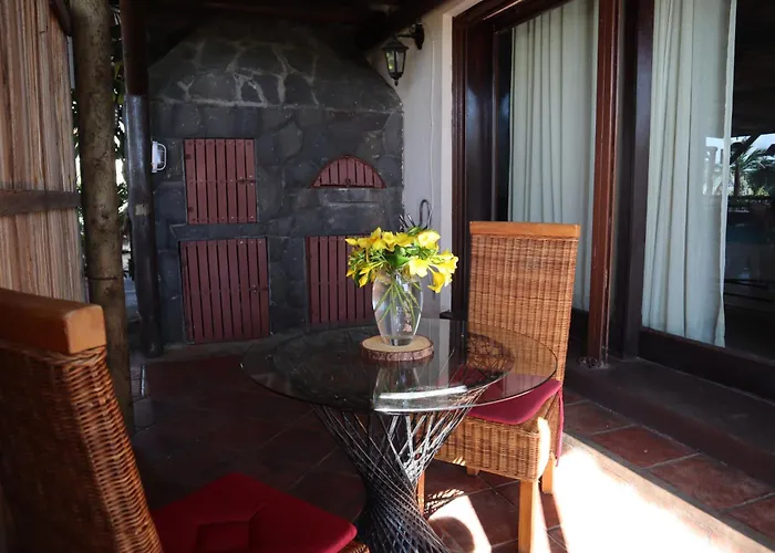 Le Gite Du Bonheur Guest House & Car Rental Tamarin
