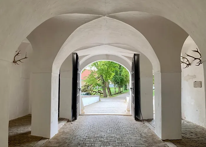 Wohnen im Wasserschloss Sandizell