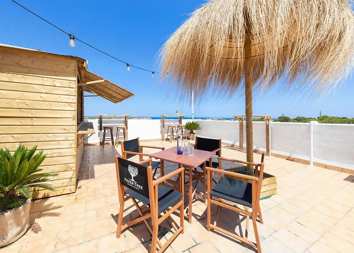Hostal Cala Llombards