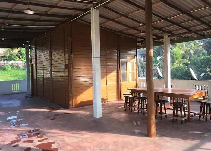 Surf Corner Hotel Matara