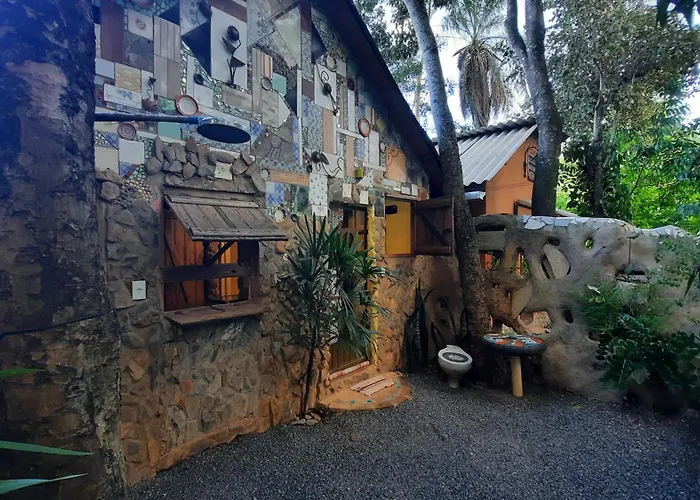 NOMADAS chalés, mini casinhas, bangalôs , área de camping e cozinha compartilhada Bonito 