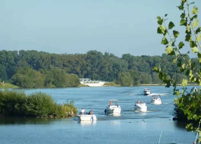 Camping & Pension Au An Der Donau
