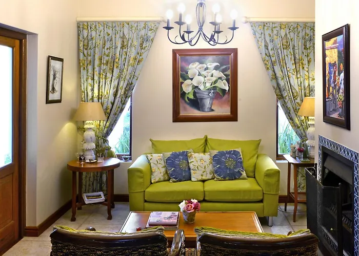 Petit Plaisir Is A Romantic Self-Catering Cottage On The Side Of The Village No1 Franschhoek