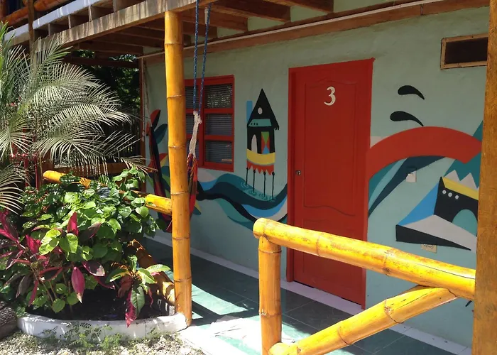 Pop House Hotel Montañita