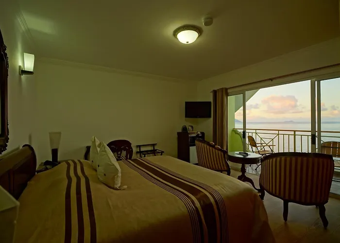 Treasure Cove Hotel & Restaurant