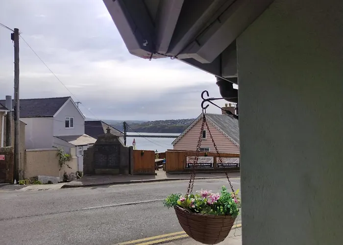 Rose And Crown Hotel & Hope And Anchor Bar