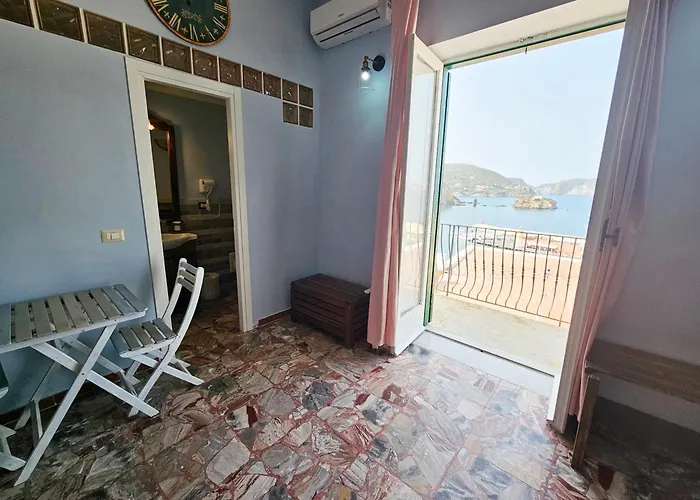 Maridea - Camere con vista al Porto Ponza