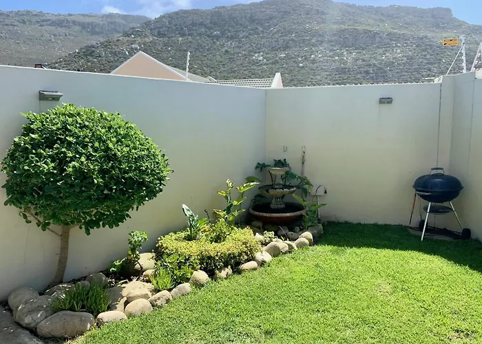 Abington Manor Fish Hoek Guesthouse