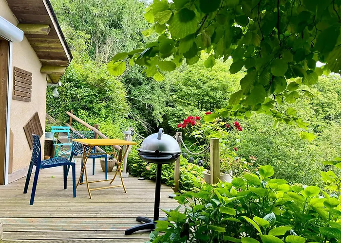 la chambre d hotes de marie indépendante et sa terrasse avec vue panoramique proche alpes mancelles