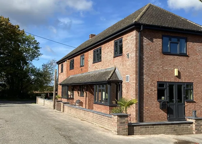 Marshpools Bed & Breakfast - Licensed Near Weobley Village