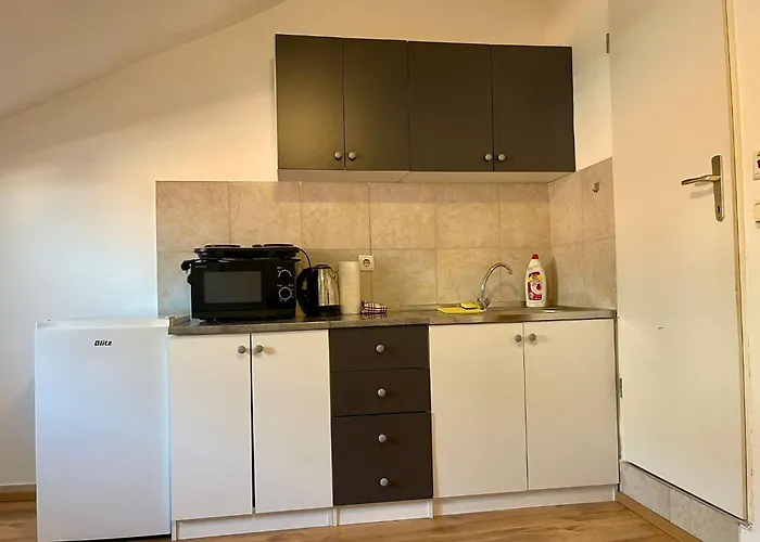 Roman Arch- Low Budget Doublebed Room In Top Center Pula