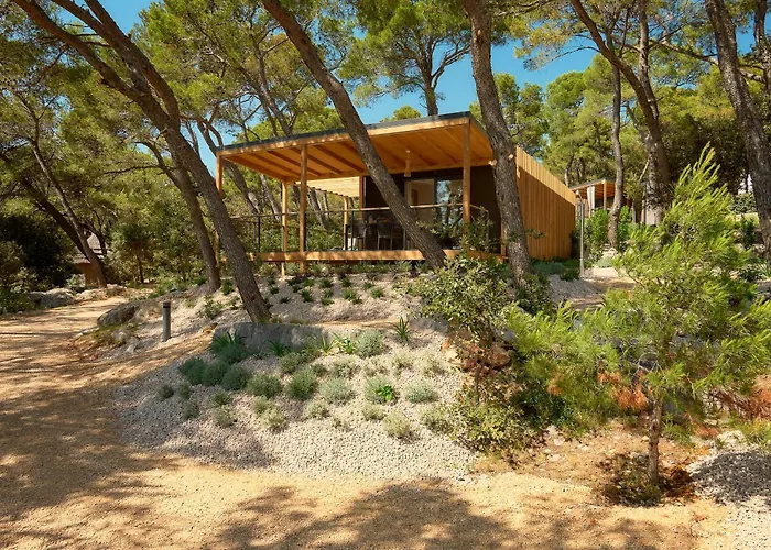 Pine Beach Pakostane Glamping Homes