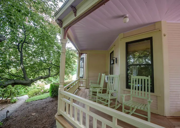 254 South Union Street Guest House
