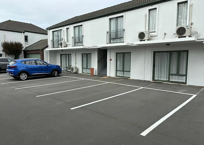 Courtesy Court Motel