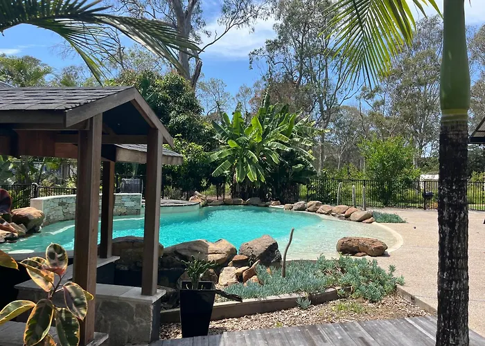 2 Bedroom Cottage With Lagoon Pool & Spa Capalaba