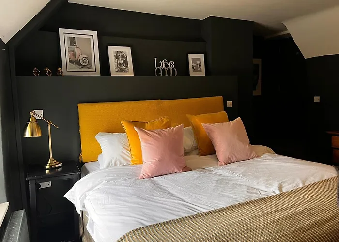 El Camino Suites