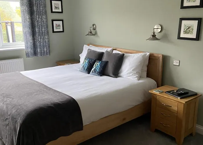 Marshpools Bed & Breakfast - Licensed Near Weobley Village