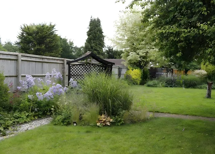 Hollybush Guest House