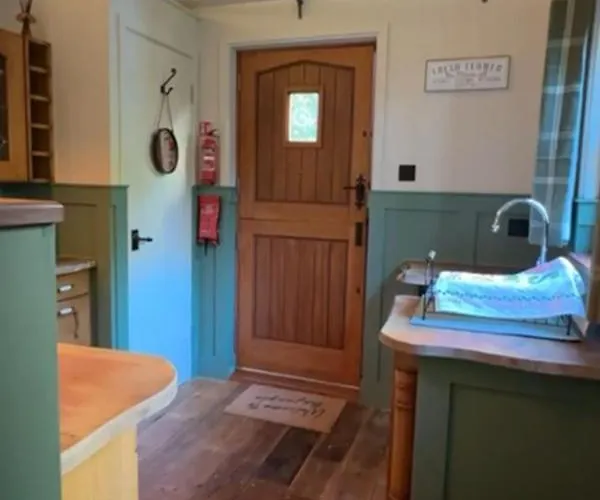 The Holly Hut Hotel Burton 