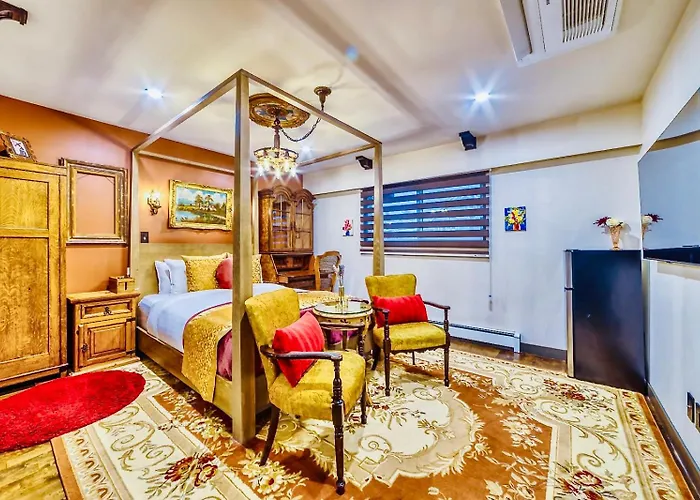 Neocolonial Nouveau Kensington Vacation Home