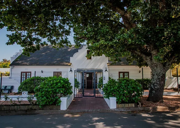 Aan De Oever Guesthouse