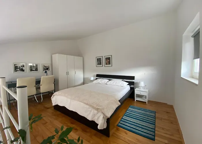 Stefs Place Pjescana Uvala