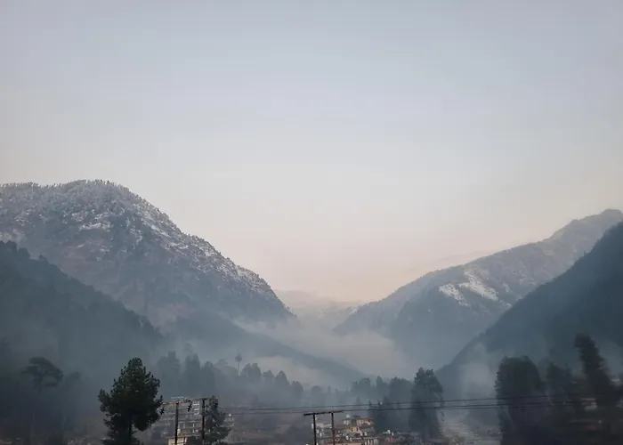 The Mountain Lions Cafe Hotel Kasol
