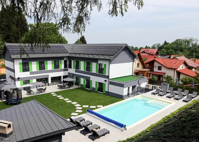 Q Villa Săcele