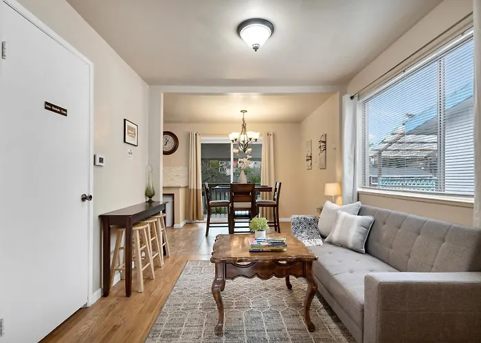 Brighton Entire Home Near Park & Light Rail