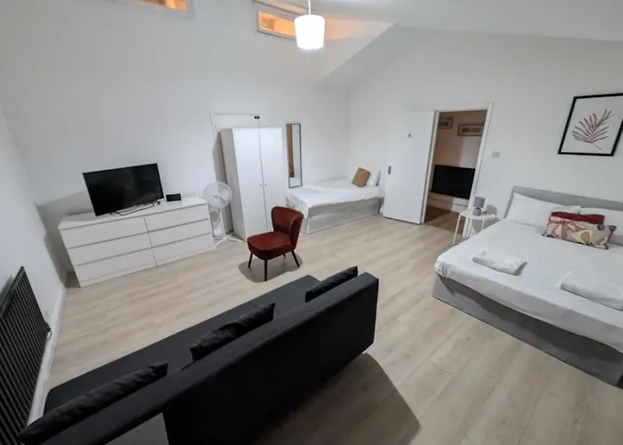 E2 Rooms