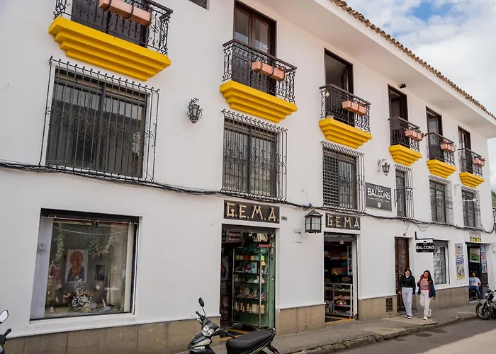 Les Balcons Hostel