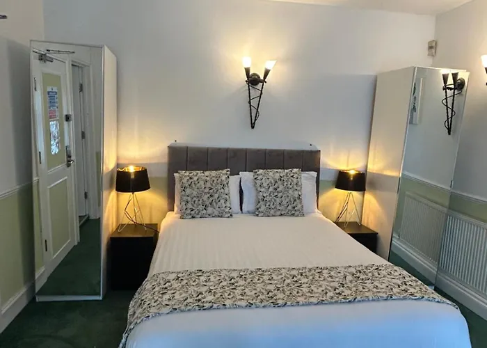 Barons Court Hotel