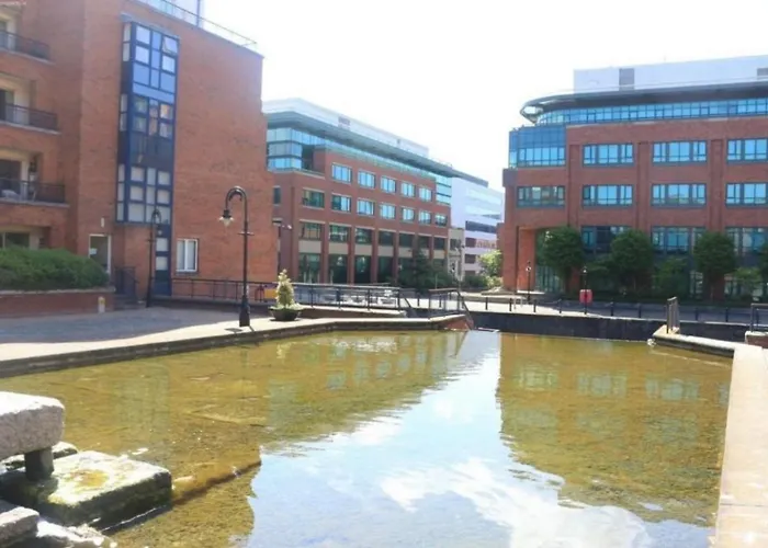 Double Room In A Cozy Shared Apartment, Custom House Harbour Apartments