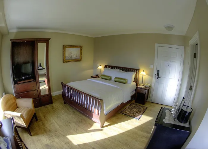Lunenburg Arms Hotel