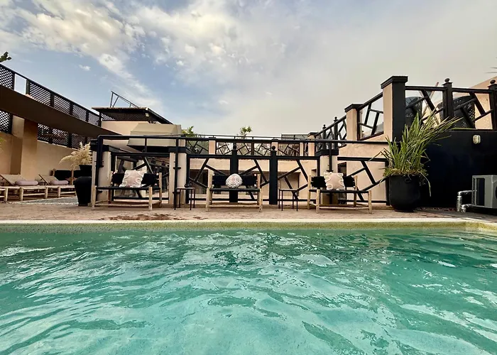 Riad Basidi piscine chauffée sur le toit de la médina