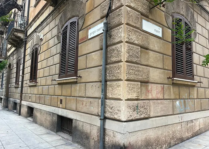 Leoni Di Sicilia
