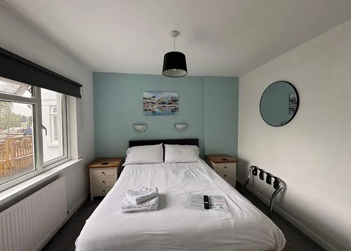 Cottage Court Hotel