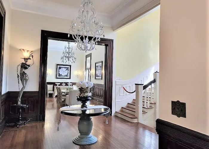 Walker Mansion On St Charles Ave - Unit 2