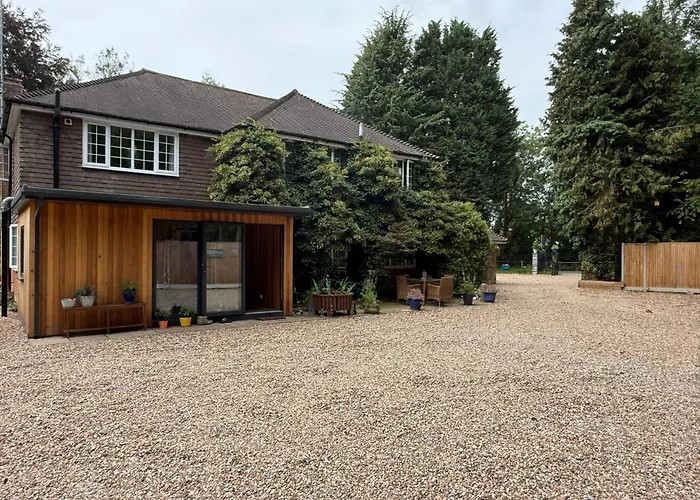 Da Vinci Guest House & Guest Parking, A Real Gem Crawley 