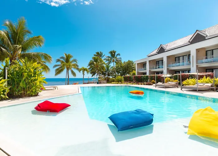 Cook'S Bay Hotel & Suites