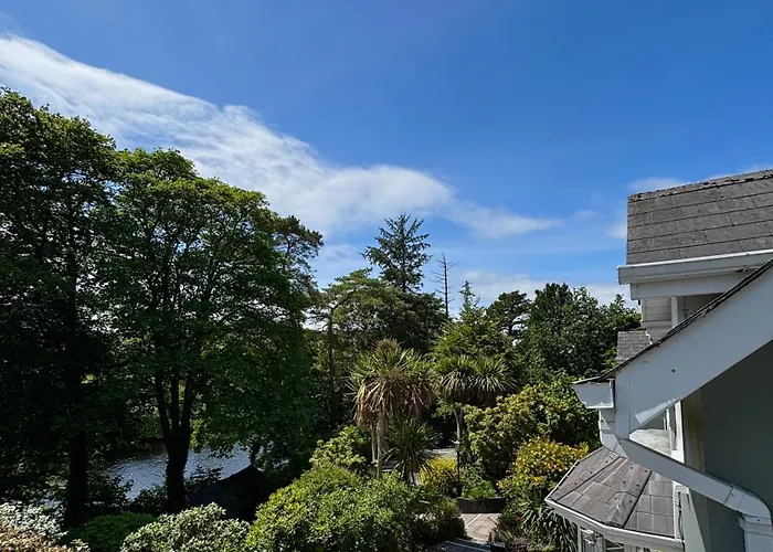 The Grove Lodge Guesthouse