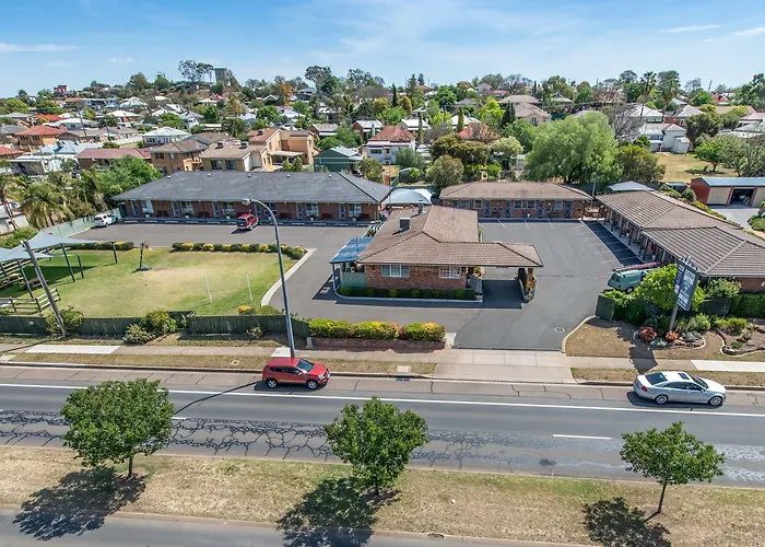 Cadman Motor Inn And Apartments