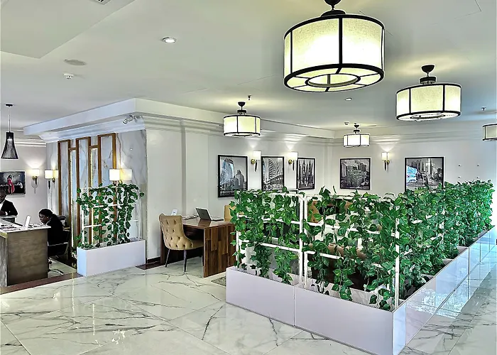Victoria Crown Plaza Hotel