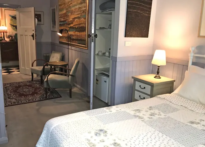 The Chalet Guesthouse And Studio
